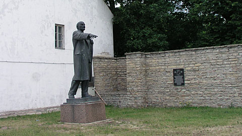 Leninin patsas siirretty nyrkkaan Narvassa
