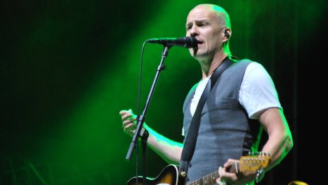 Illan viimeinen esiintyjä oli Suurlähettiläät laulajanaan Jussu Pöyhö.nen