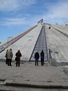 Enver Hoxha pyramidi