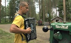 Kimmo Pohjonen harjoittelee traktorin kanssa, YLE