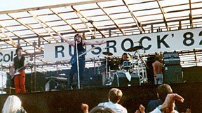 Kuvassa U2 Ruisrockissa 1982. Kuva: Jorma Kivistö