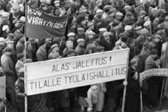 Kuva: Lakkolaisia Helsingin Senaatintorilla.
(1956)
Kalle Kultala