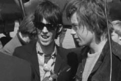 Kuva: Keith Richards ja Mick Jagger Turun lentokentll. (1965) YLE kuvanauha.