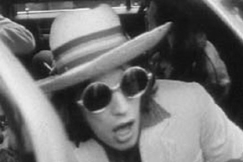 Kuva: Mick Jagger ihmeissn huume-epilyist. YLE kuvanauha.
