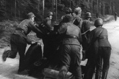 Kuva: Jatkosodan loppuvaihe kynnistyi Neuvostoliiton suurhykkyksell. Suomalaiset joukot joutuivat vetytymn. YLE kuvanauha.