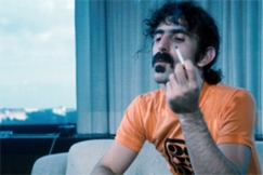 Kuva: Muusikko Frank Zappa Tampereella. (1974) Tommi Liuhala.