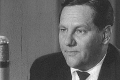 Kuva: Viisasten kerhon ensimmäinen puheenjohtaja Tauno Rautiainen. YLE kuvanauha. Kuva: Viisasten kerhon ensimmäinen puheenjohtaja Tauno Rautiainen. YLE kuvanauha.