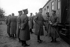 Kuva: Suomen armeijan ylint johtoa tarkastusmatkalla Aunuksessa ja Syvrill jatkosodan aikana 1941. Eino Nurmi