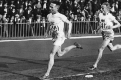 Kuva: Ville Ritola ja Edvin Wide. 10 000 metrin juoksu. Pariisi, 1924. Suomen Urheilumuseo.