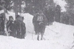 Kuva: Salpausseln 50 kilometrin hiihto lumisateessa vuonna 1949. YLE kuvanauha.