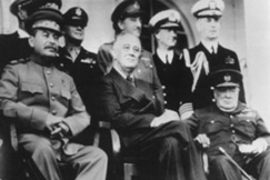 Kuva: Josif Stalin, Franklin D Roosevelt,
Winston Churchill, Henry H Arnold, 
Andrew Cunningham ja 
amiraali William Leahy.
(1943)
Pressfoto