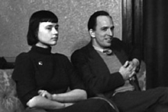 Kuva: Harriet Andersson ja Ingmar Bergman lehdistötilaisuudessa. YLE kuvanauha.