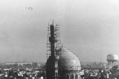 Kuva: Sotilasvallankaappaus Irakissa.
Hvittj Bagdadin taivaalla 18.11.1963. Pressfoto.
