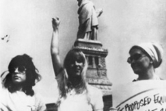 Kuva: Mielenosoituksesta
tasa-arvon puolesta. 
New York
(1970-luku)
