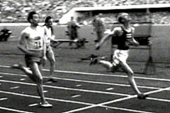 Kuva: Pauli Tavisalo voittaa 100 metrin juoksun Suomi-Ruotsi-ottelussa. (1951) YLE kuvanauha.