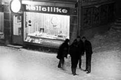 Kuva: Juopporemmi kadunkulmassa.
(1960-luku) 
Kalle Kultala