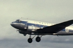Kuva: Ilmavoimien DC3-kone. YLE kuvanauha.