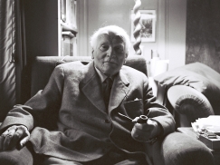 Kuva: Carl Gustav Jung nojatuolissaan (1961). Kaarle Nordenstreng.