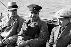 Kuva: Keskell istumassa
Reino Wilhelm Palmroth. 
(1940-luku)
YLE