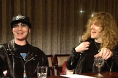 Kuva: Dave Murray ja Janick Gers Iron Maiden -yhtyeest. (1990) YLE kuvanauha.