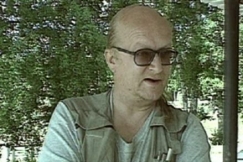 Kuva: Leskinen TV-uutisten haastattelussa vuonna 1995. YLE kuvanauha.
