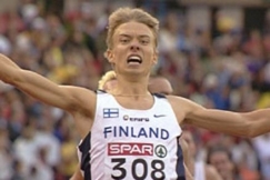 Kuva: Jukka Keskisalo voittaa 3000 metrin estejuoksun Euroopan mestaruuden. (2006) YLE kuvanauha.