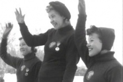 Kuva: Neuvostoliiton voittajakolmikko naisten pikaluistelun MM-kisoissa. (1955) YLE kuvanauha.