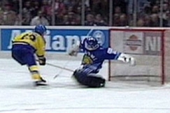 Kuva: Suomi-Ruotsi-ottelu MM-kisojen alkusarjassa (1991). Yle kuvanauha.