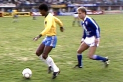 Kuva: Jalkapallo-maaottelu Suomi-Brasilia. (1987) YLE kuvanauha.