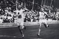 Kuva: Hannes Kolehmainen voittaa 5000 metri Tukholman olympialaisissa. (1912) Pressfoto.
