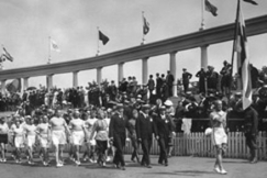 Kuva: Antwerpenin olympiakisojen avajaiset. (1920) Suomen urheilumuseo.