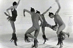 Kuva: Praesens-tanssiryhm esitt primitiivist tanssia. (1975) YLE kuvanauha.