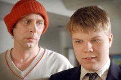 Kuva: Velipoika (Vesa Vierikko) ja Kauko (Hannes Suominen) tv-elokuvassa Tuulikaappimaa. (2003) Seppo Sarkkinen.