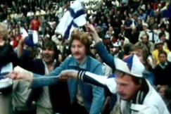 Kuva: Ruotsi-Suomi-maaottelun yleis Tukholman stadionilla. (1979) YLE kuvanauha.