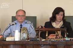 Kuva: Poliisiylijohtaja Mikko Paatero ja sisministeri Anne Holmlund tiedotustilaisuudessa 24.9.2008. 