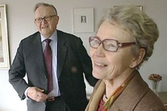 Kuva: Martti ja Eeva Ahtisaari ovat juuri kuulleet Ahtisaaren Nobel-voitosta (2008). Kuva: Rauli Virtanen