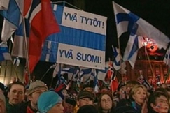 Kuva: Suomalaisia kannattajia Trondheimissa. (1997) YLE kuvanauha.