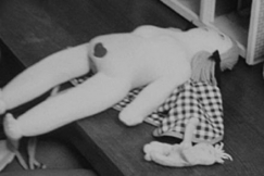 Kuva: Synnyttv nukke vauvoineen (1972). YLE kuvanauha.