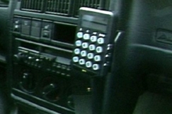 Kuva: Autopuhelin telineess (1988). YLE kuvanauha.