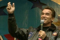 Kuva: Arnold Schwarzenegger Helsingissä (1996). YLE kuvanauha.