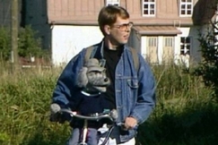 Kuva: Janne ja Ransu pyöräilee. YLE kuvanauha.