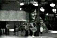 Kuva: Irwin Goodman haastateltavana ravintolassa (1970). Yle kuvanauha.
