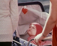 Kuva: Lapsi lastenvaunuissa (1981) Yle kuvannauha.