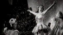 Kuva: Oopperan balettitanssijoita Pähkinänsärkijä-esityksessä (1947). Suomen Filmiteollisuus / YLE. Kuva: Oopperan balettitanssijoita Pähkinänsärkijä-esityksessä (1947). Suomen Filmiteollisuus / YLE.