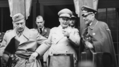 Kuva: C. G. E. Mannerheim (vas) ja Hermann Gring (keskell) Saksassa (1942). SA-kuva.