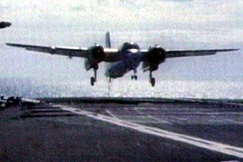Kuva: Britannian ilmavoimien kone laskeutumassa tukialukselle lhell Falklandinsaaria. YLE kuvanauha/Eurovision.