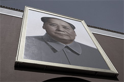 Kuva: Mao Tse-tungin muotokuva Kielletyn kaupungin portilla Taivaallisen rauhan aukiolla. 
(1998) CentralStock.