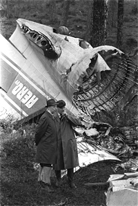 Kuva: Lento-onnettomuus 
Maarianhaminassa.
DC-3 -lentokoneen jnnksi.
(1963)