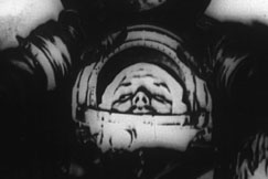 Kuva: Juri Gagarin avaruuskapselissa (1961). YLE kuvanauha.
