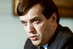 Kuva: Ulkoministeri Paavo Vyrynen tyhuoneessaan valtioneuvostossa 1986. Kalle Kultala